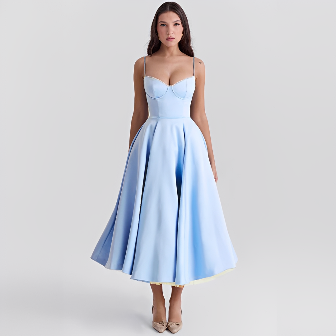 Zendaya - Elegancka Sukienka z Dwiema Warstwami