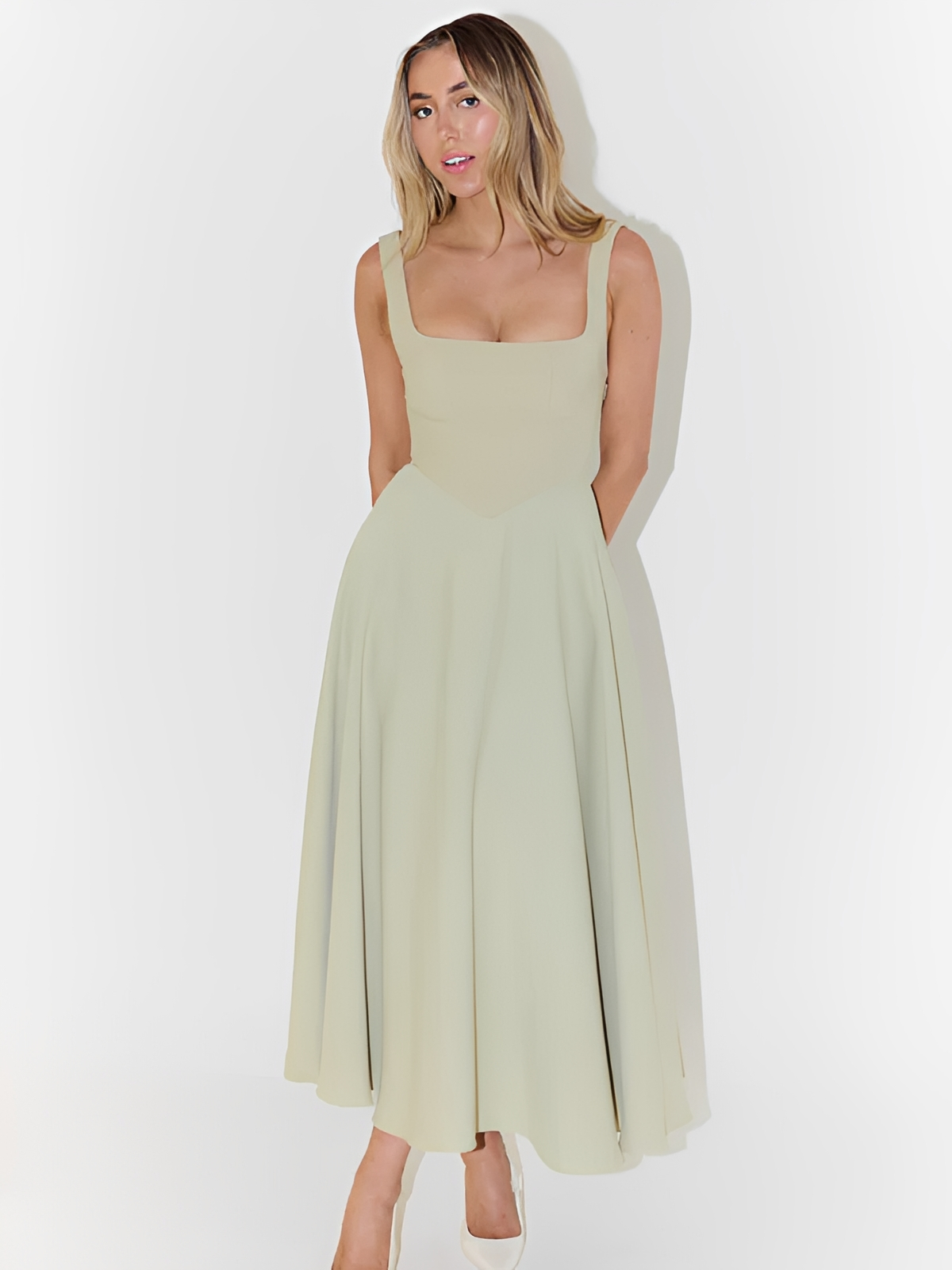 Julia - Elegancka Midi Sukienka z Kwadratowym Dekoltem