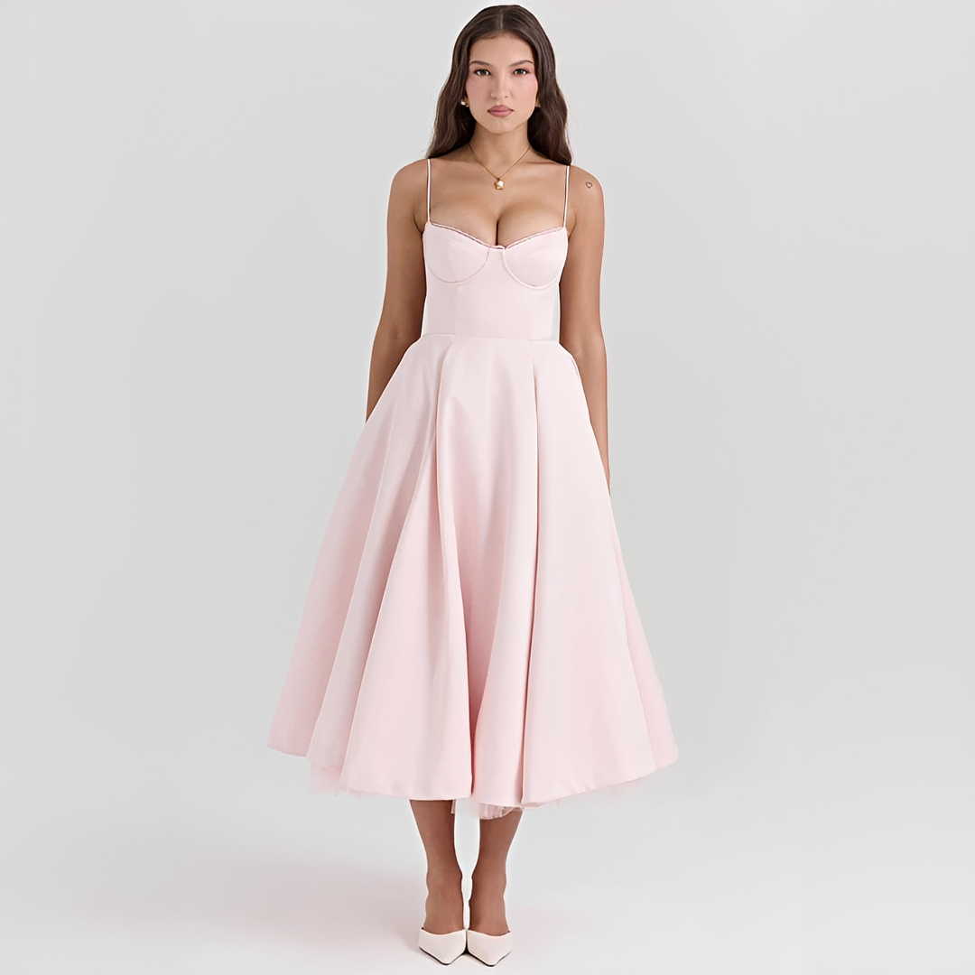 Zendaya - Elegancka Sukienka z Dwiema Warstwami