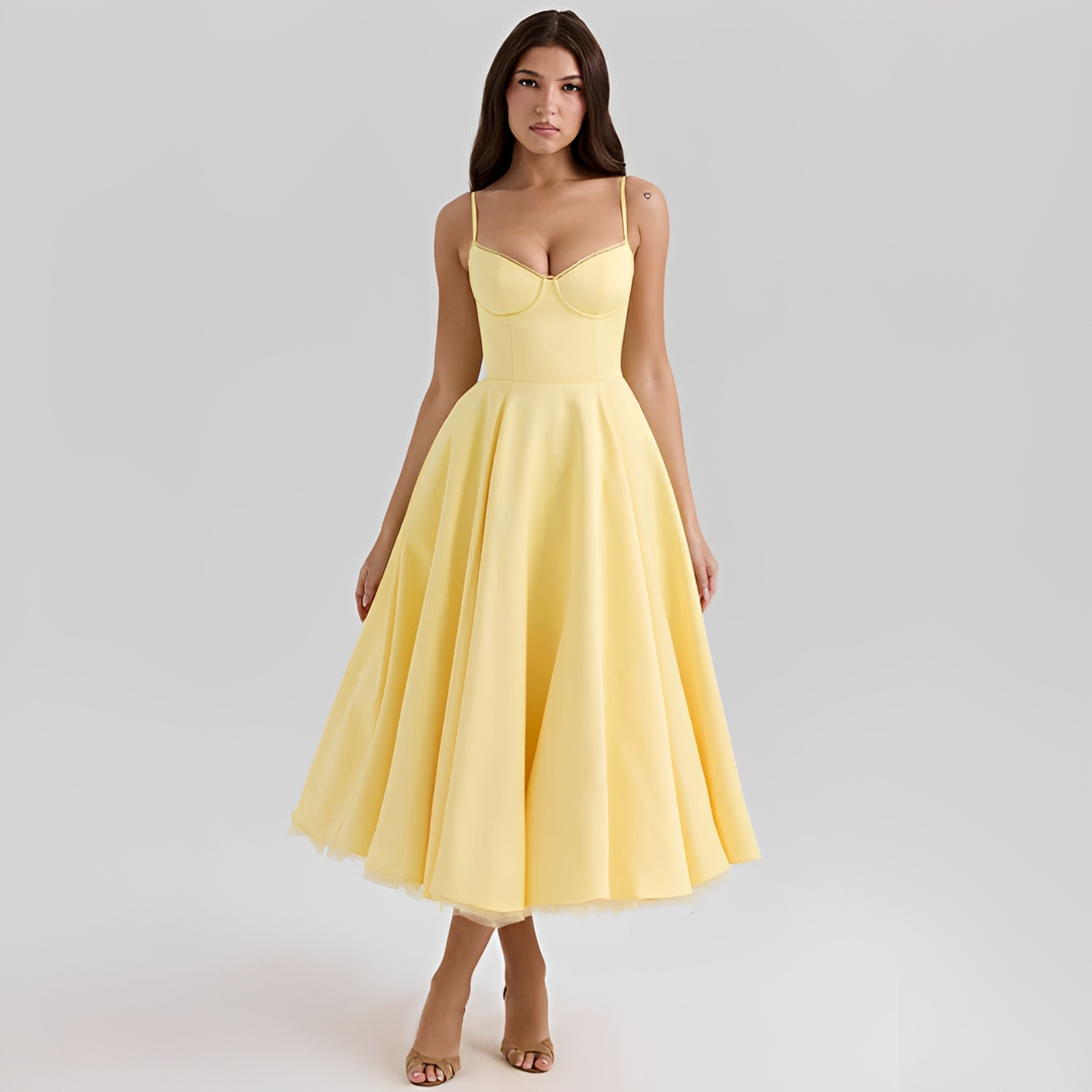 Zendaya - Elegancka Sukienka z Dwiema Warstwami
