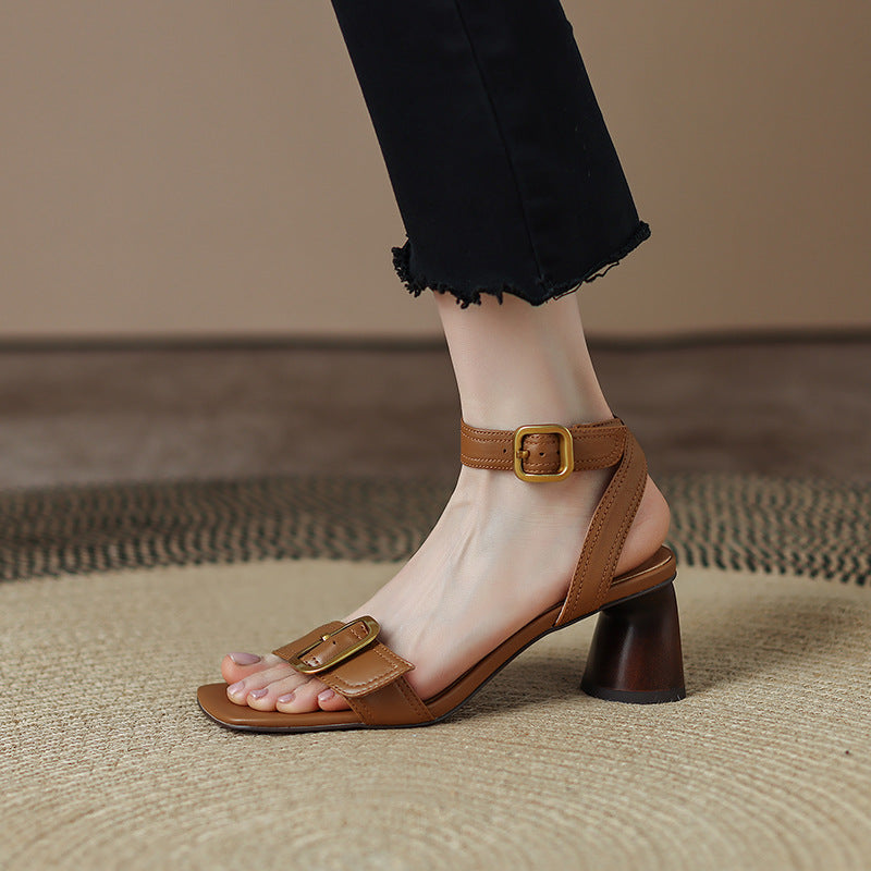 Anish - Eleganckie buty na słupku z paskiem wokół kostki