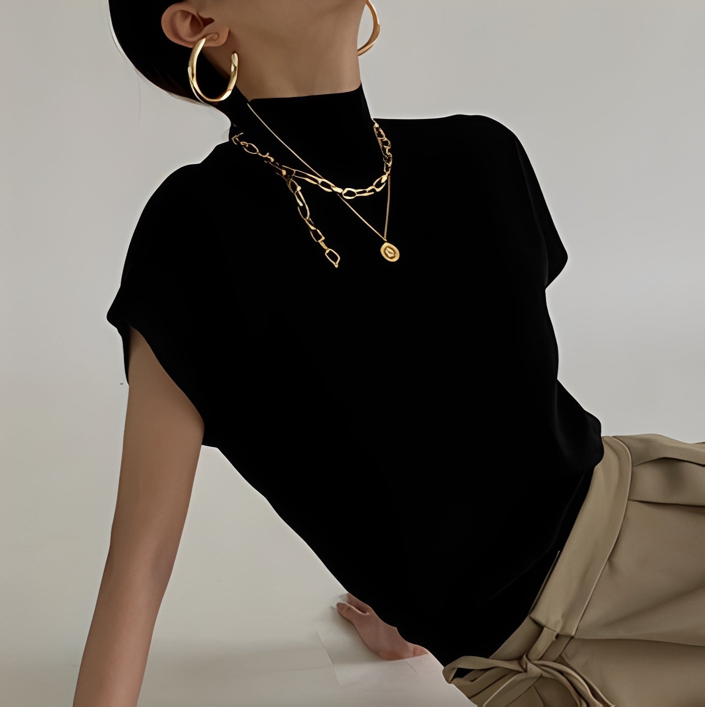 Rhea - Elegancki top z półgolfem