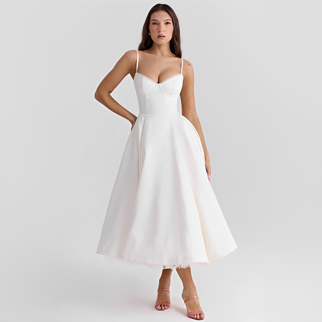 Zendaya - Elegancka Sukienka z Dwiema Warstwami