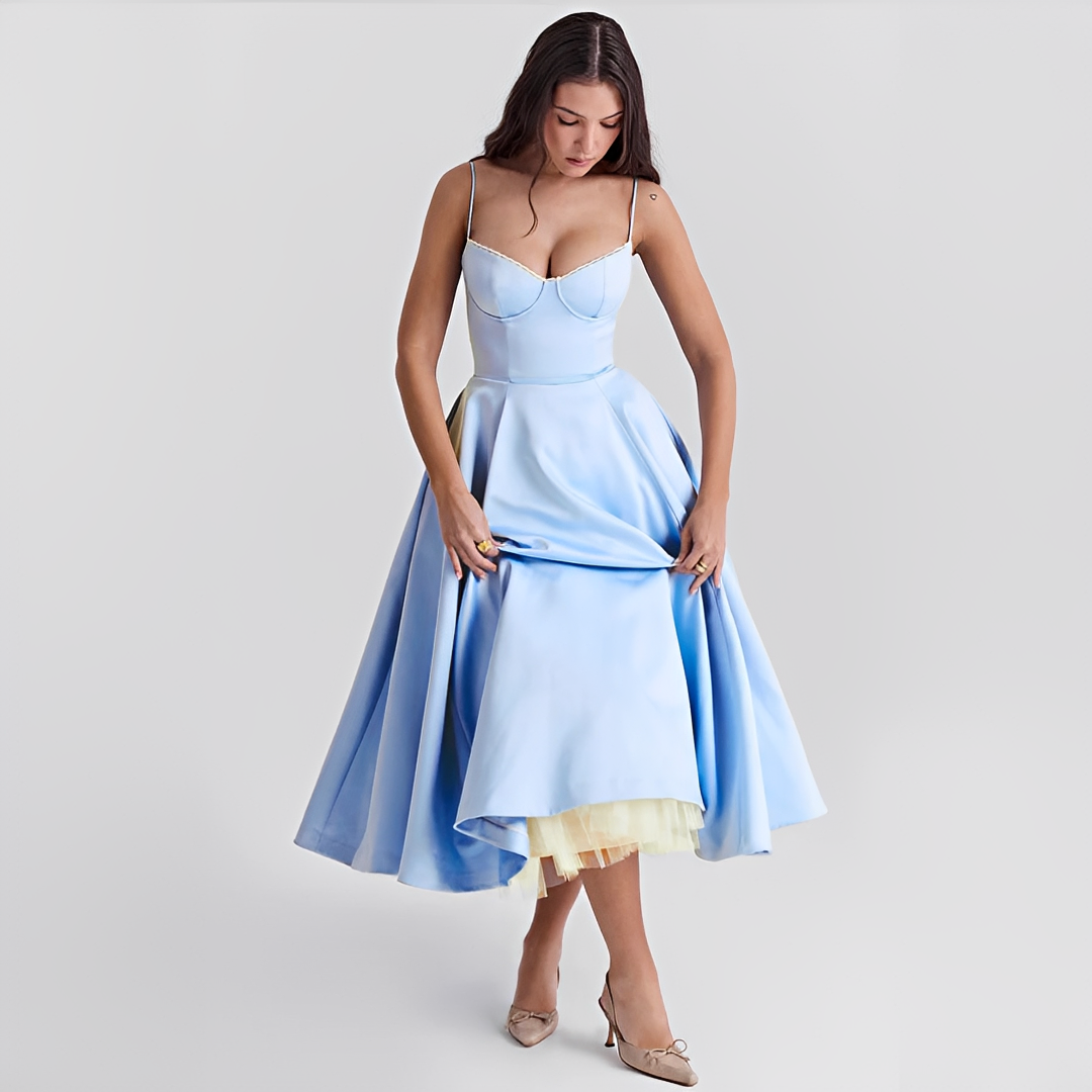 Zendaya - Elegancka Sukienka z Dwiema Warstwami