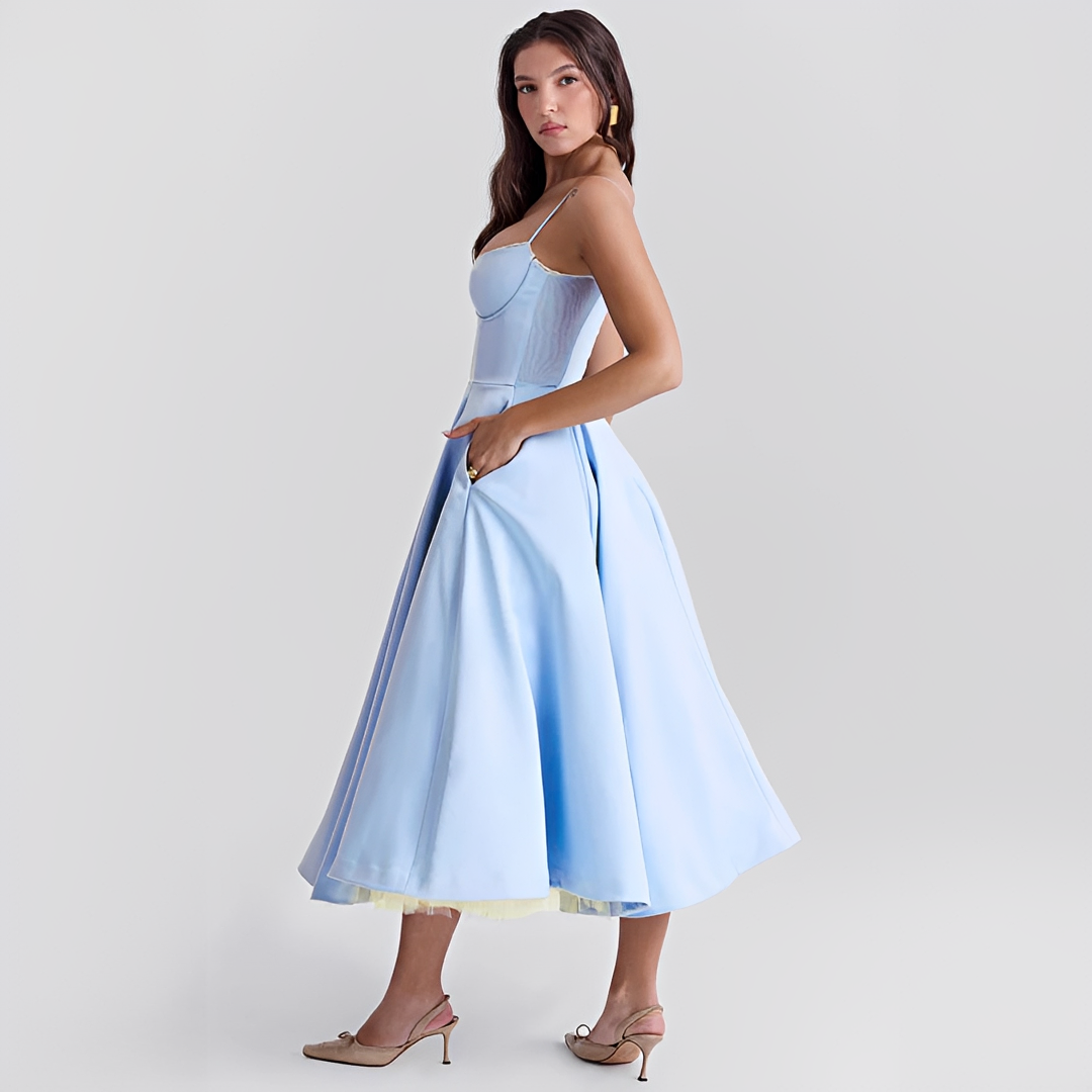 Zendaya - Elegancka Sukienka z Dwiema Warstwami
