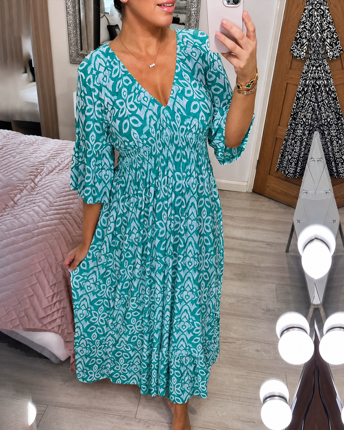 Yvonne - Elegancka sukienka z falbanami