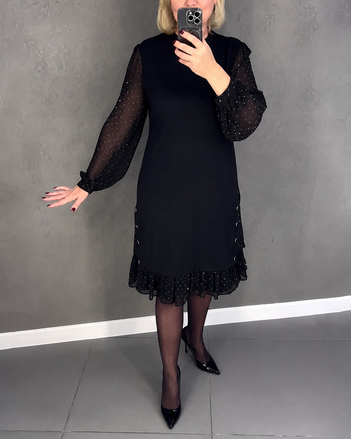 Gabriela - Elegancka Sukienka w Kropki z Długimi Rękawami