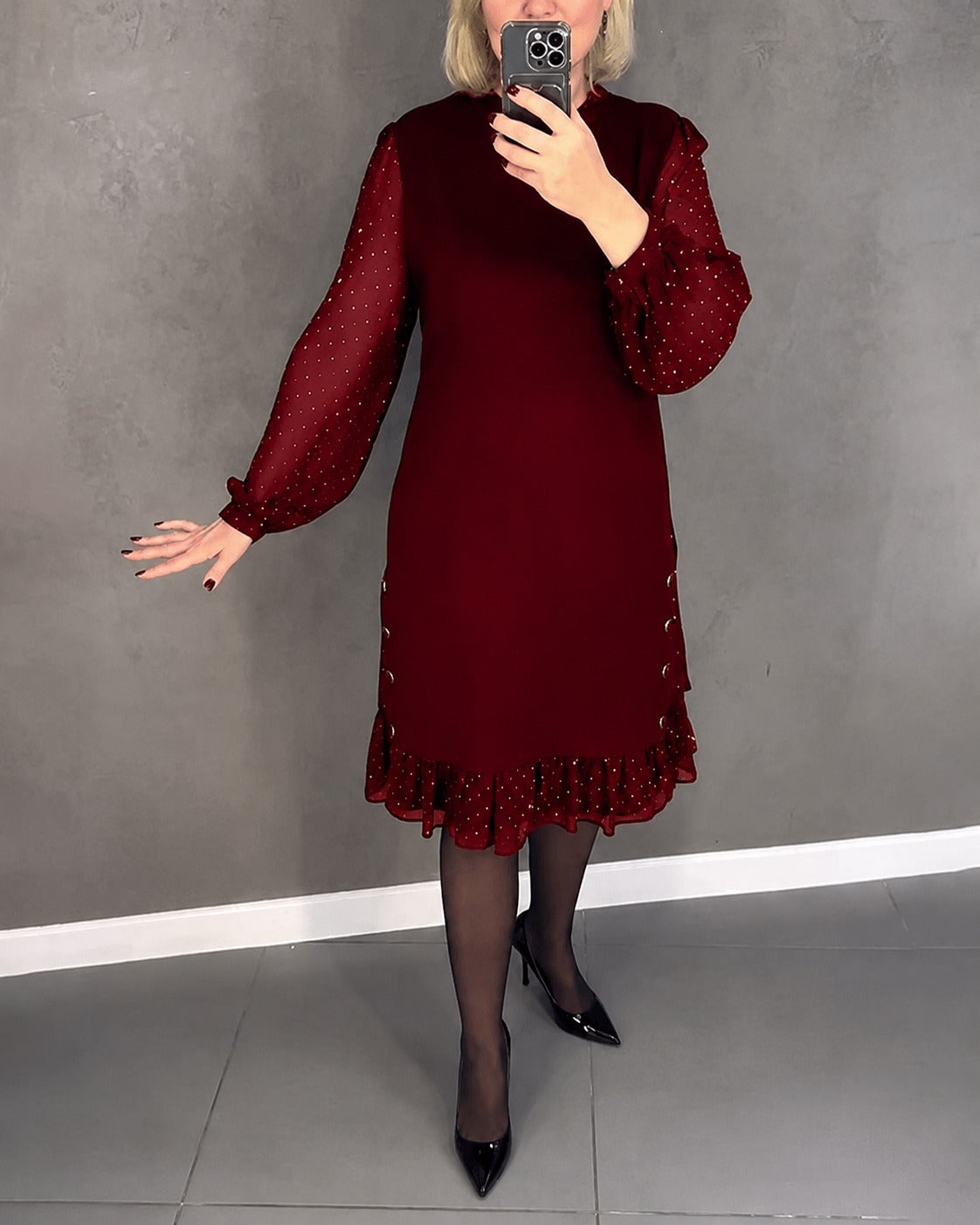 Gabriela - Elegancka Sukienka w Kropki z Długimi Rękawami