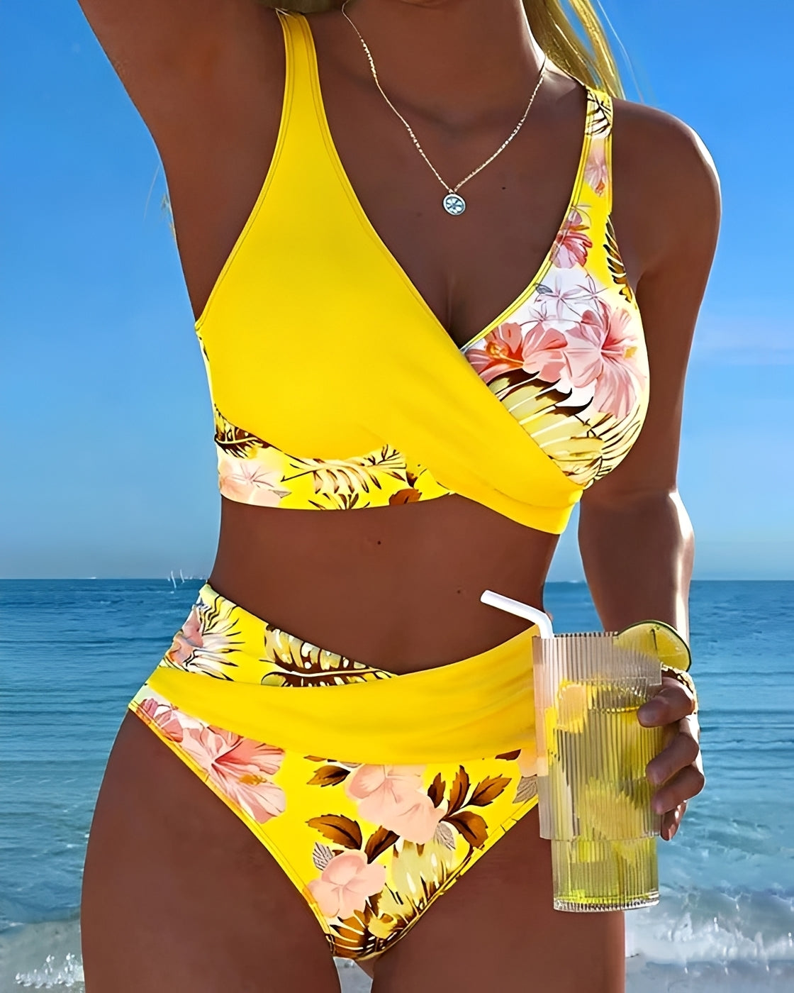 Eleri - Nowoczesne bikini w kwiaty