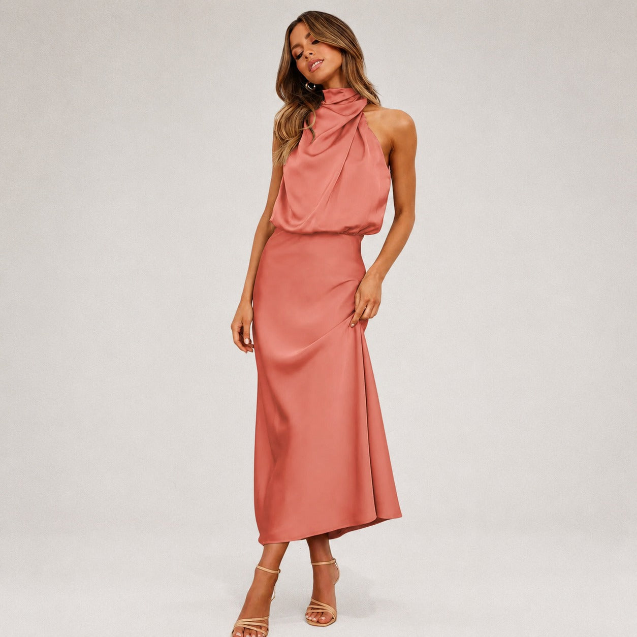 Lillie - Elegancka sukienka z dekoltem typu halter