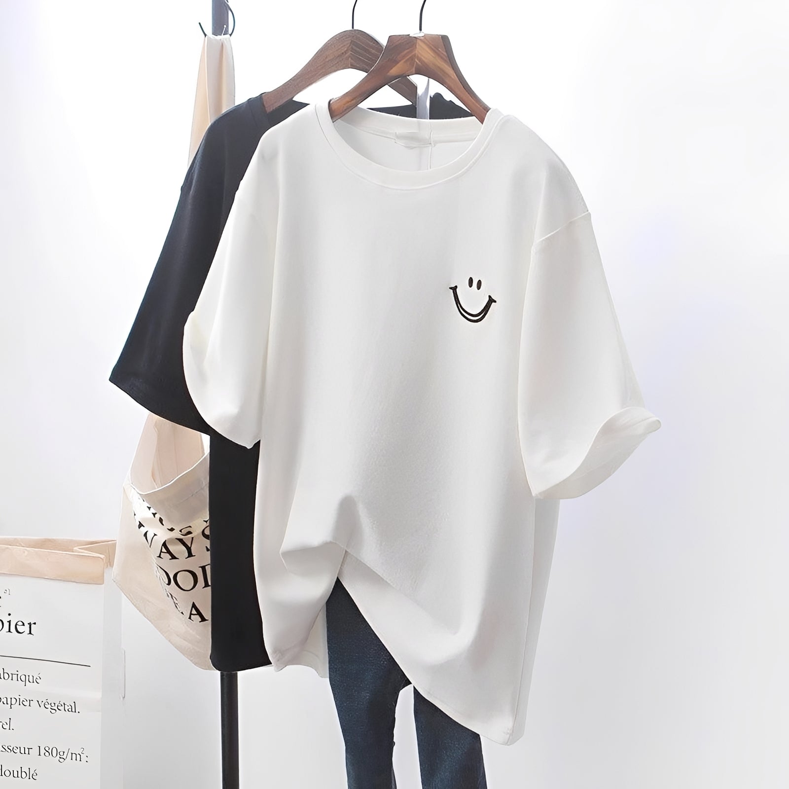 Selina - Nowoczesny T-shirt z grafiką